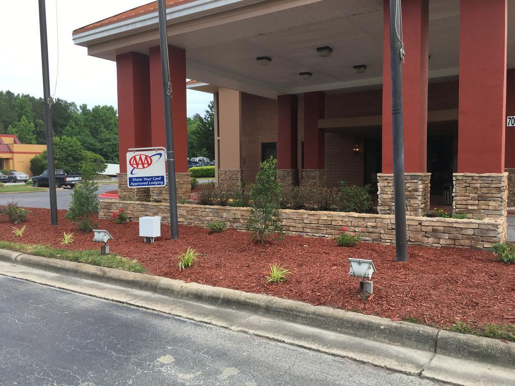 Baymont By Wyndham Rocky Mount I-95 Hotel Exterior photo