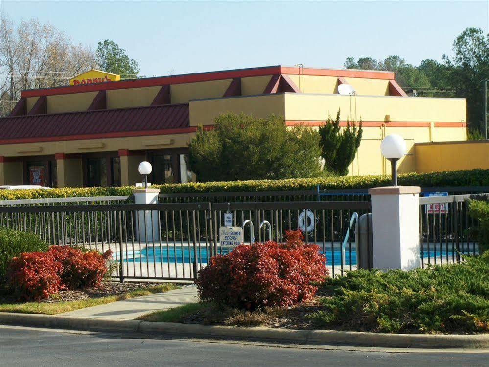 Baymont By Wyndham Rocky Mount I-95 Hotel Exterior photo